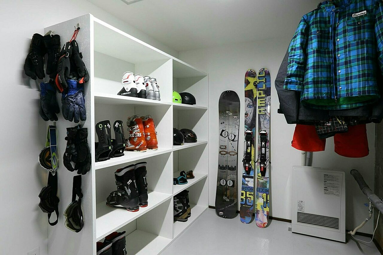 Hakuba Real Estate Slopeside Chalet 6