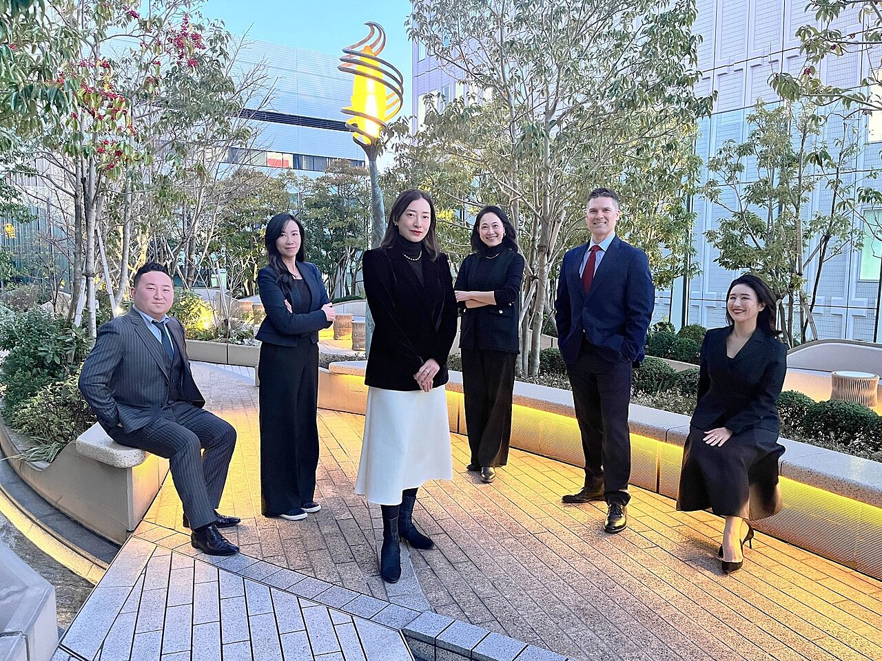 H2 Christies Tokyo team photo