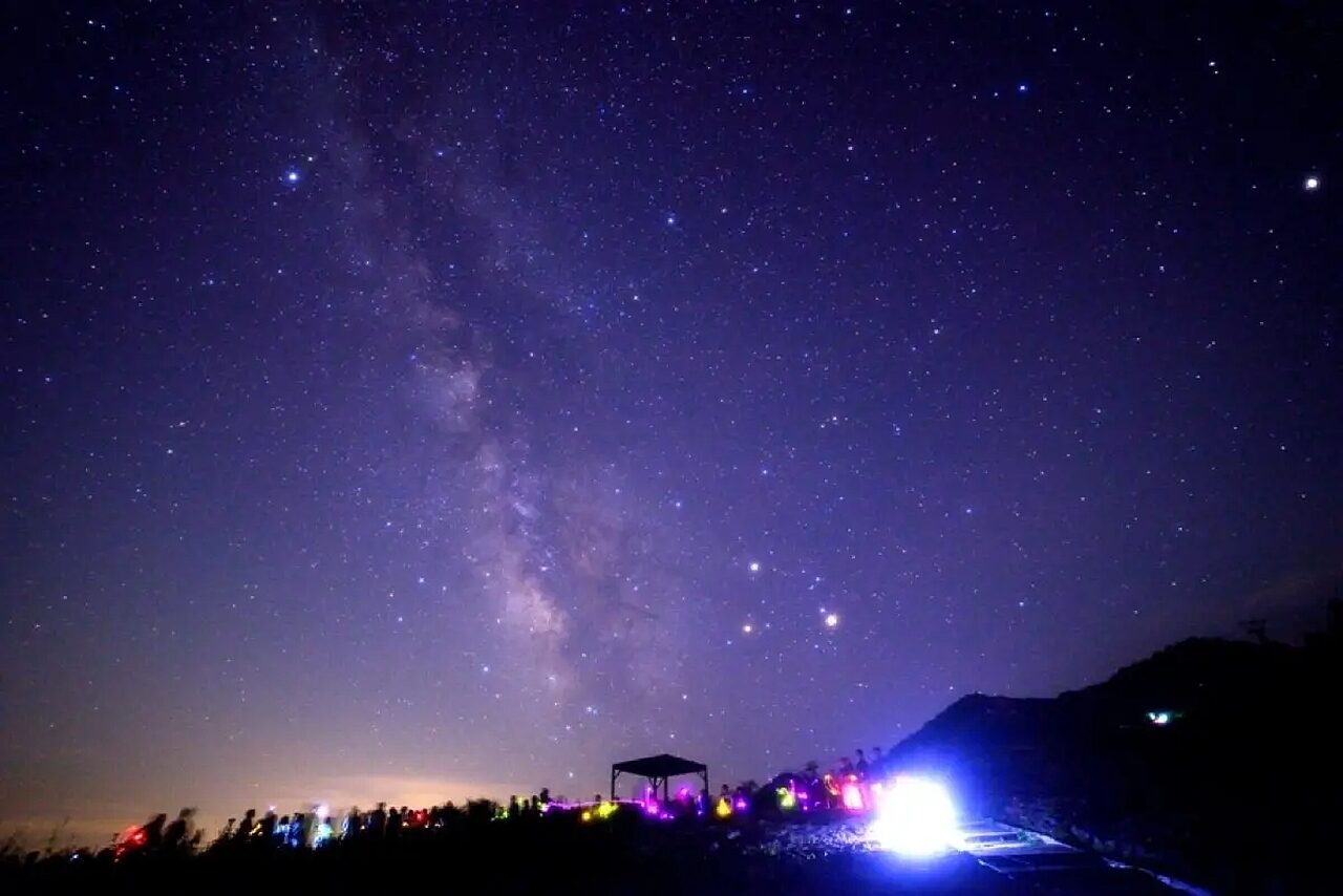 Go Star Gazing Up The Mountains