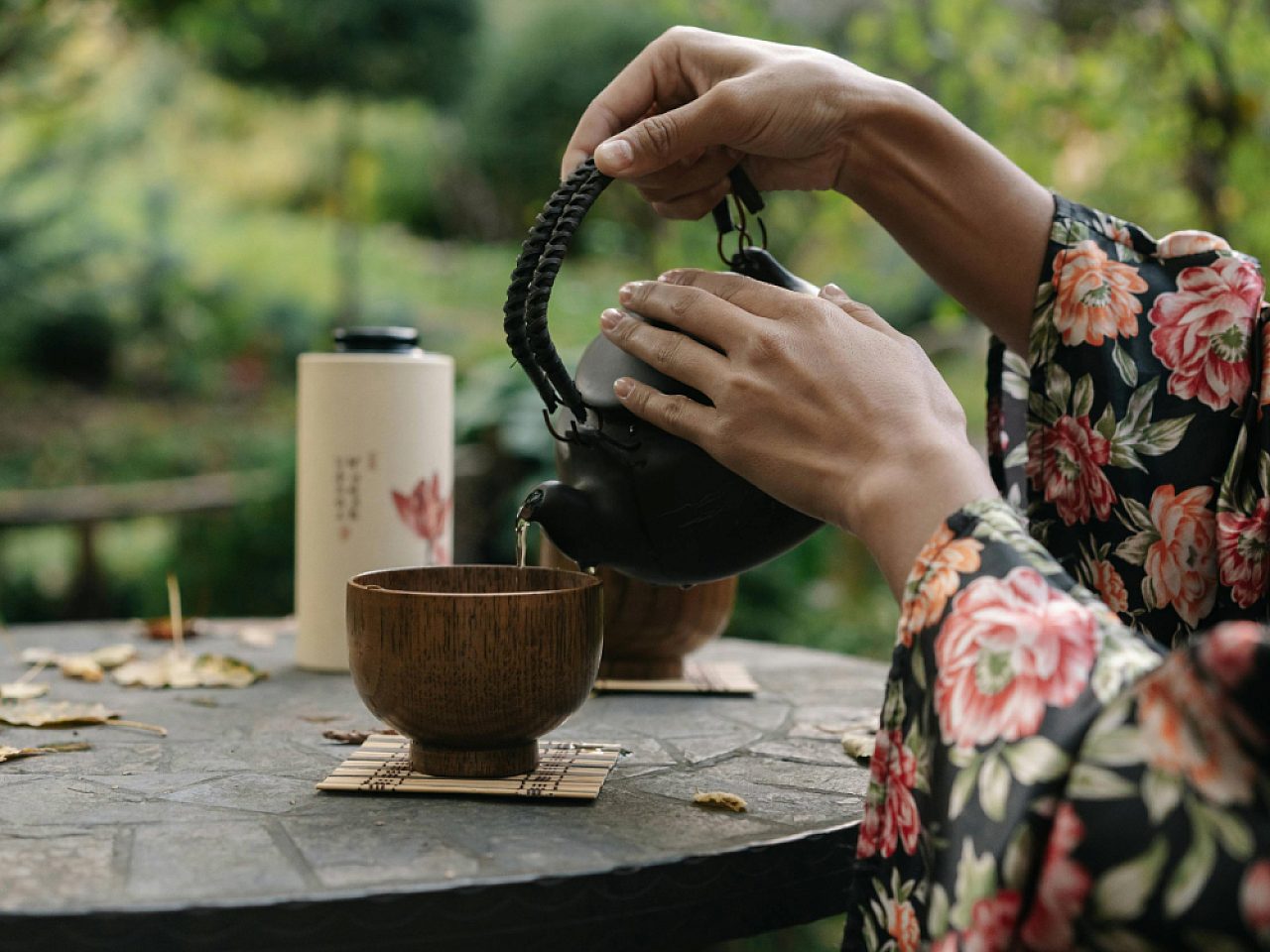 Tea ceremony Mikhail Nilov