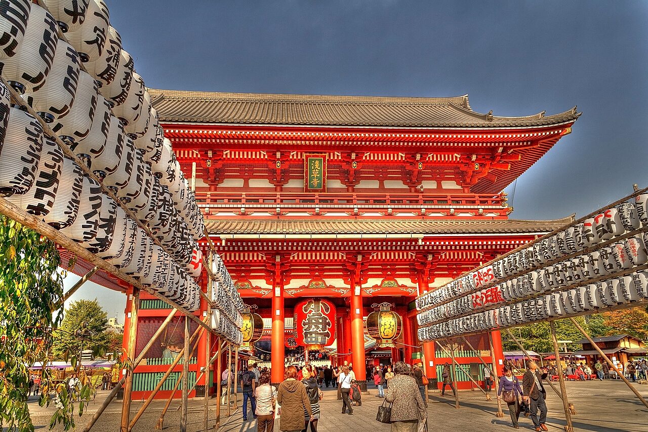 Asakusa tokyo hot sun