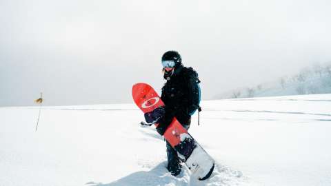 Snowboard walking unsplash