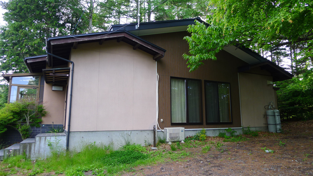 3BR Home with Sunroom in a Peaceful Woodland Setting