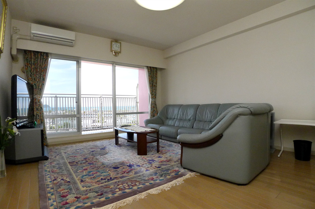 6th Floor 2BR Apartment with Panoramic Wakayama Bay Views