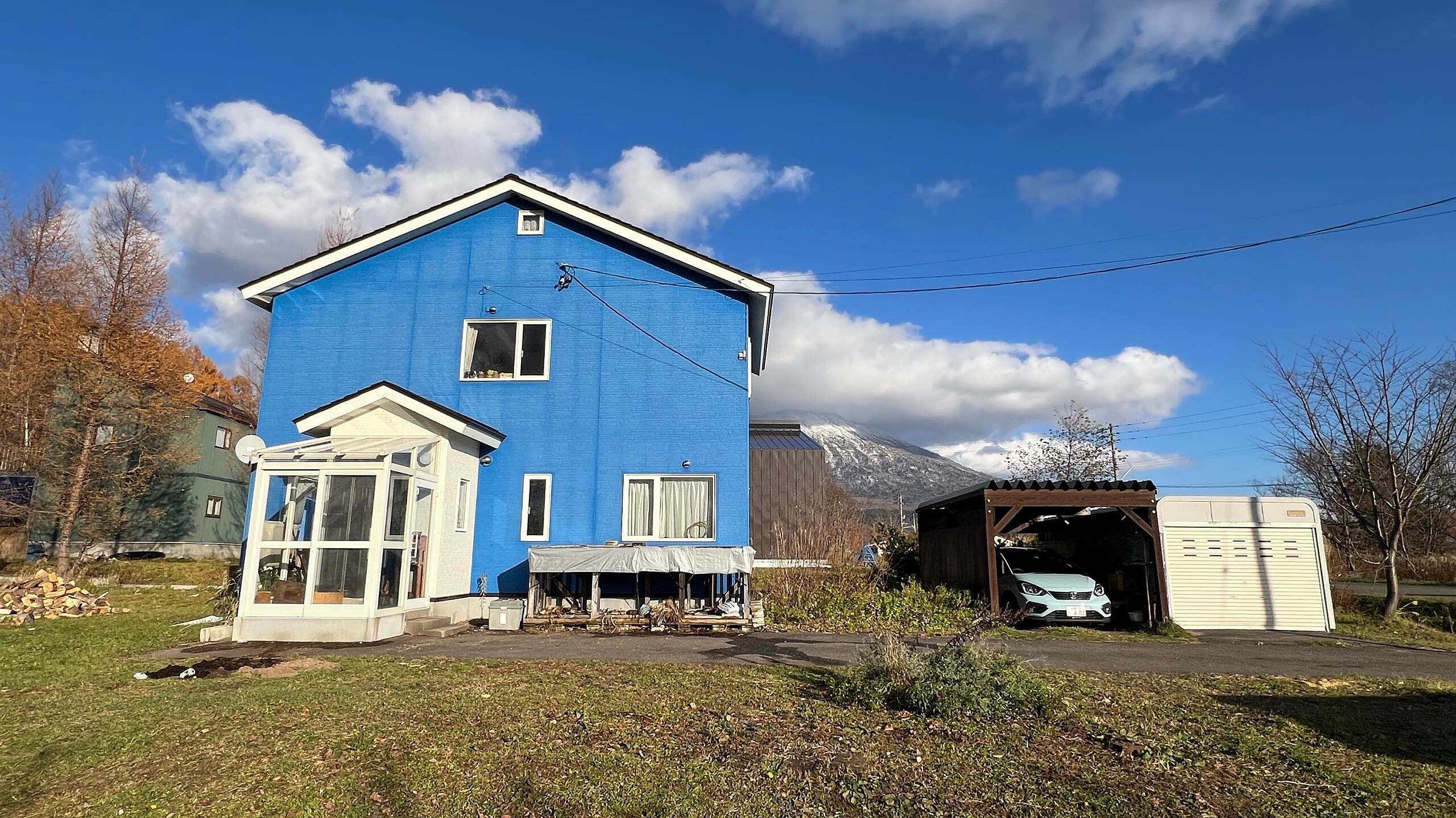 Arishima: Blue House & Expansive Land