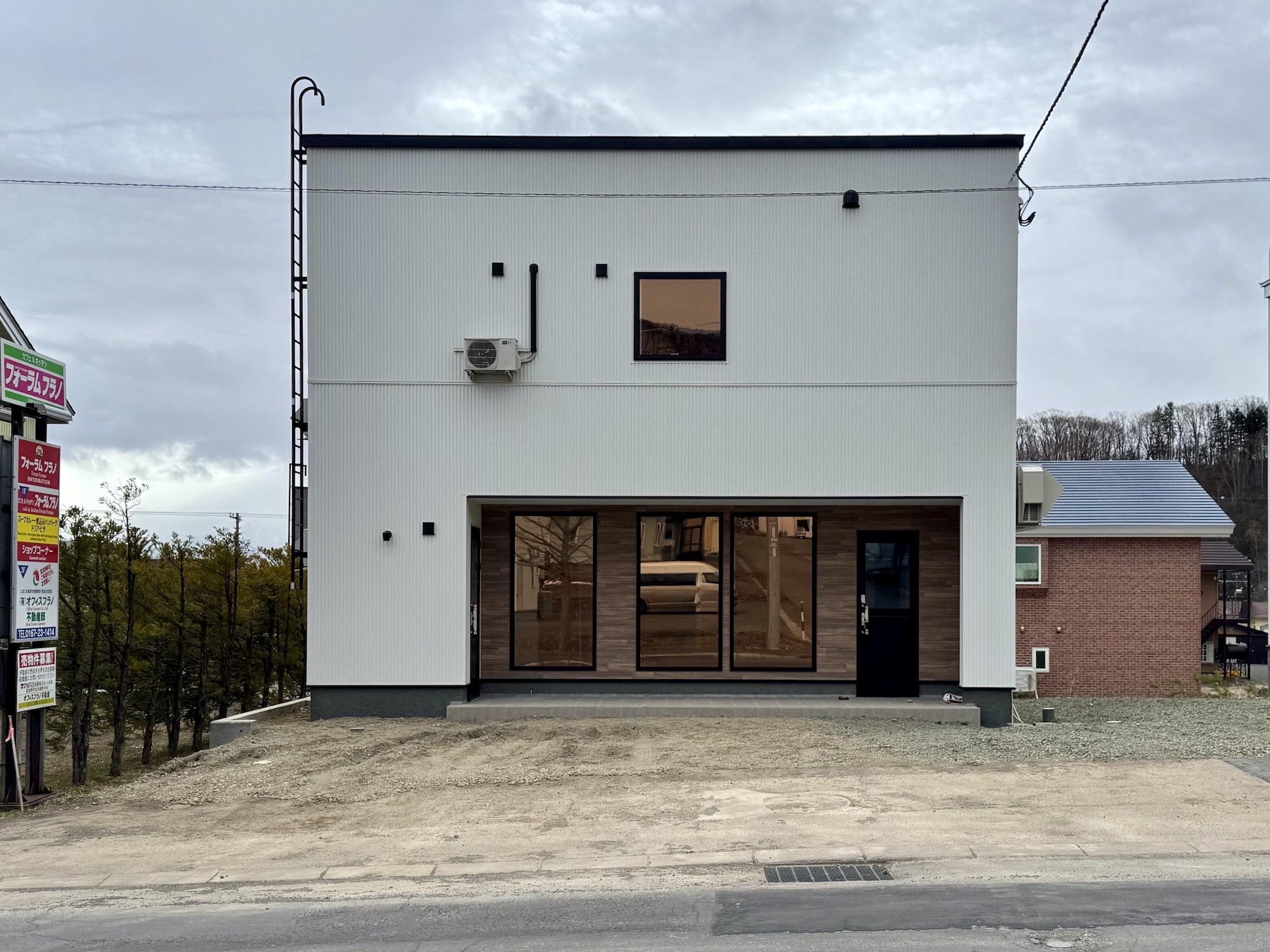 Furano Kitanomine Commercial & Residential Building