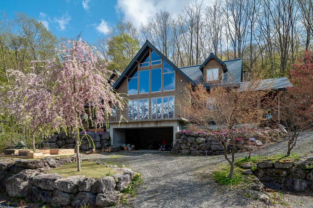 Peak View Designer Chalet