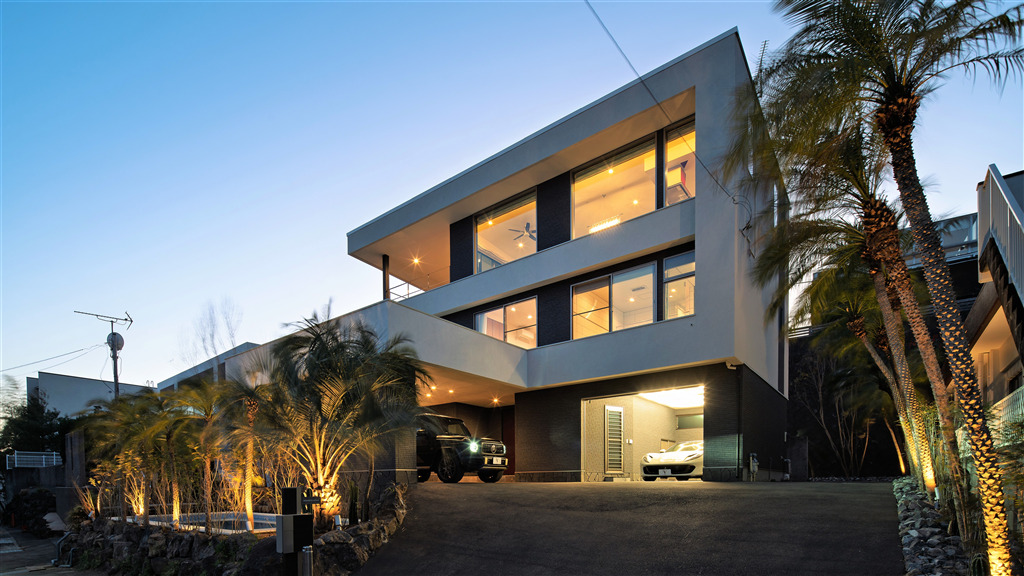 Hilltop Atami Home with Onsen, Pool and Fireworks Bay Views