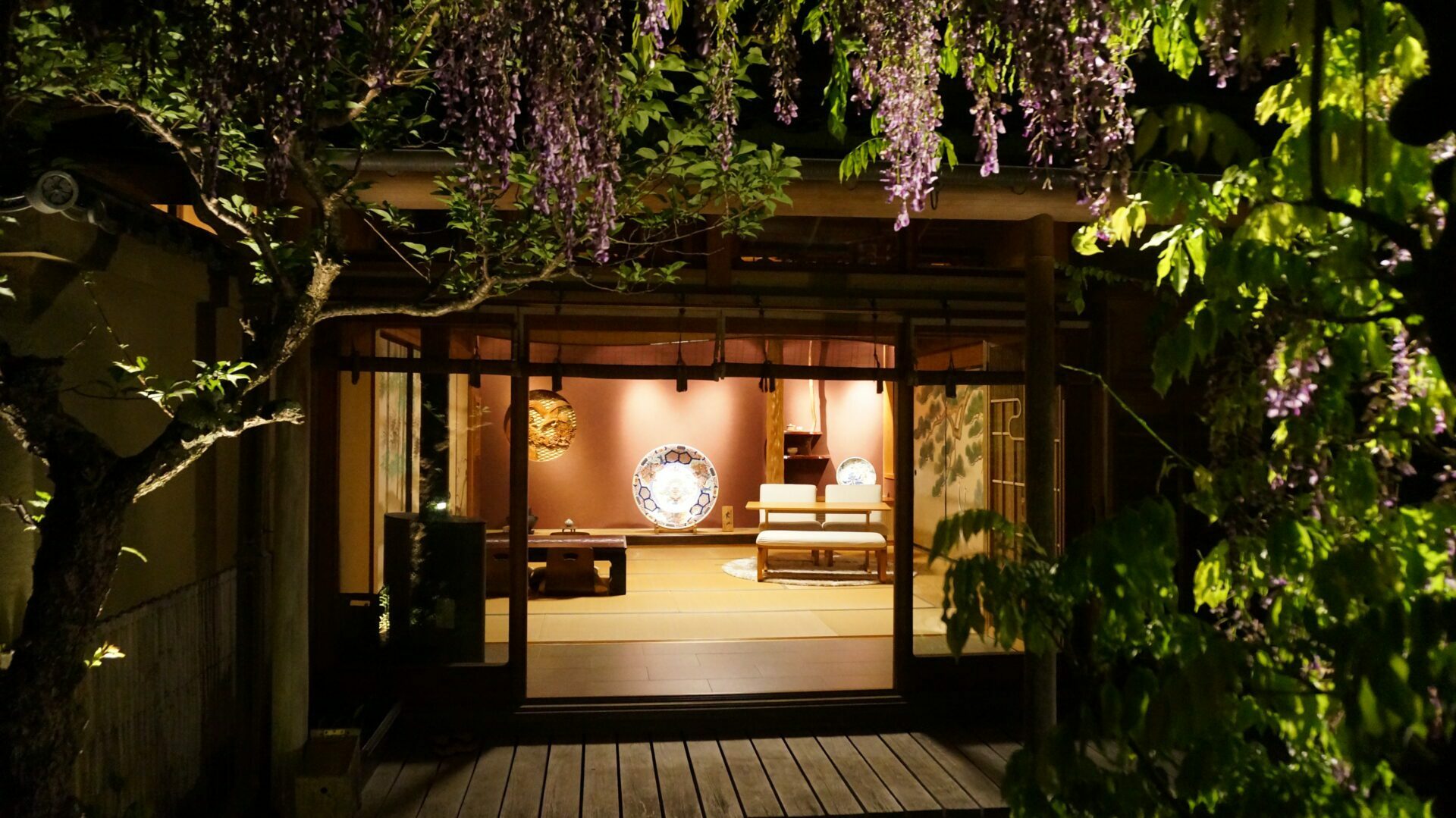 Elegant Japanese Retreat with Garden & Cottage near Osaka