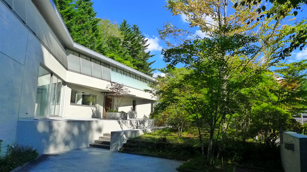 Sunlit 4-Bed Villa on a Large Woodland Plot in Nakakaruizawa