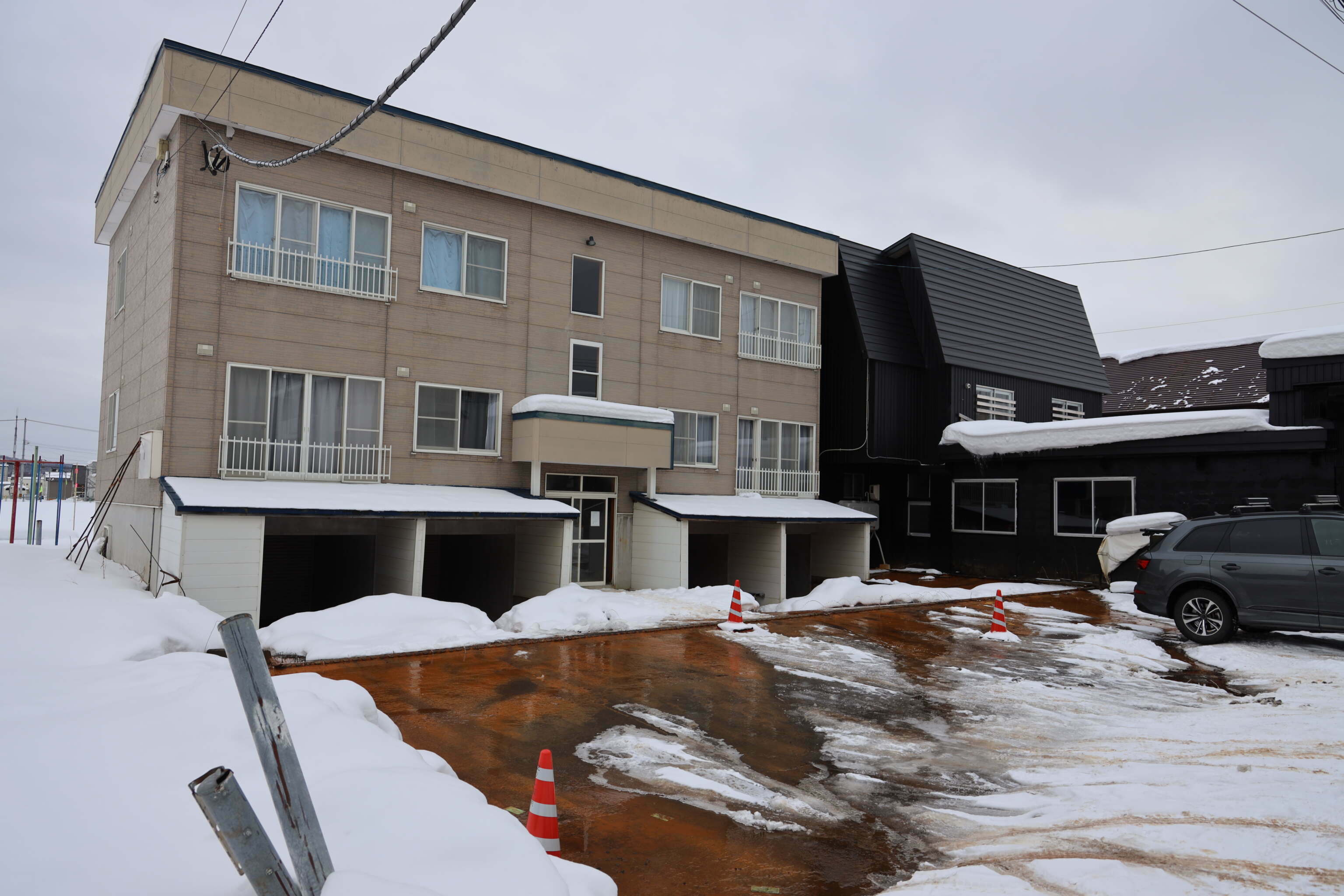 Kutchan Apartment Building & Newly Renovated 8-Bedroom House