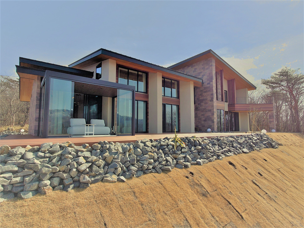 New Nasu Highland Villa with Sauna, Sunroom and Deck Views