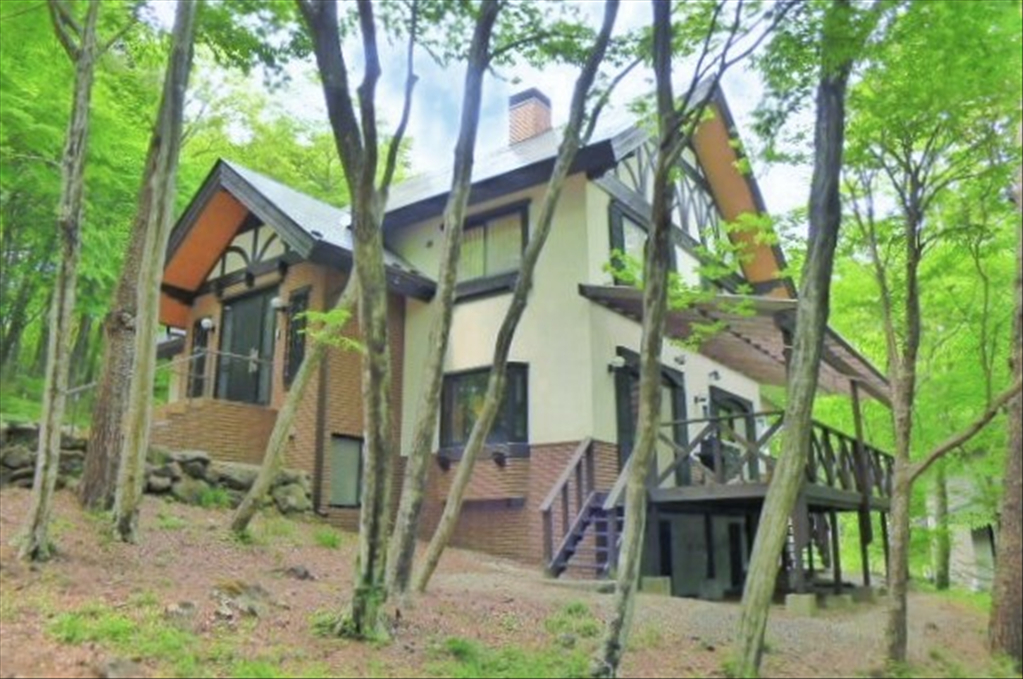 4-Bed Forest Villa with Wood Stove and Bar Lounge in Nasu