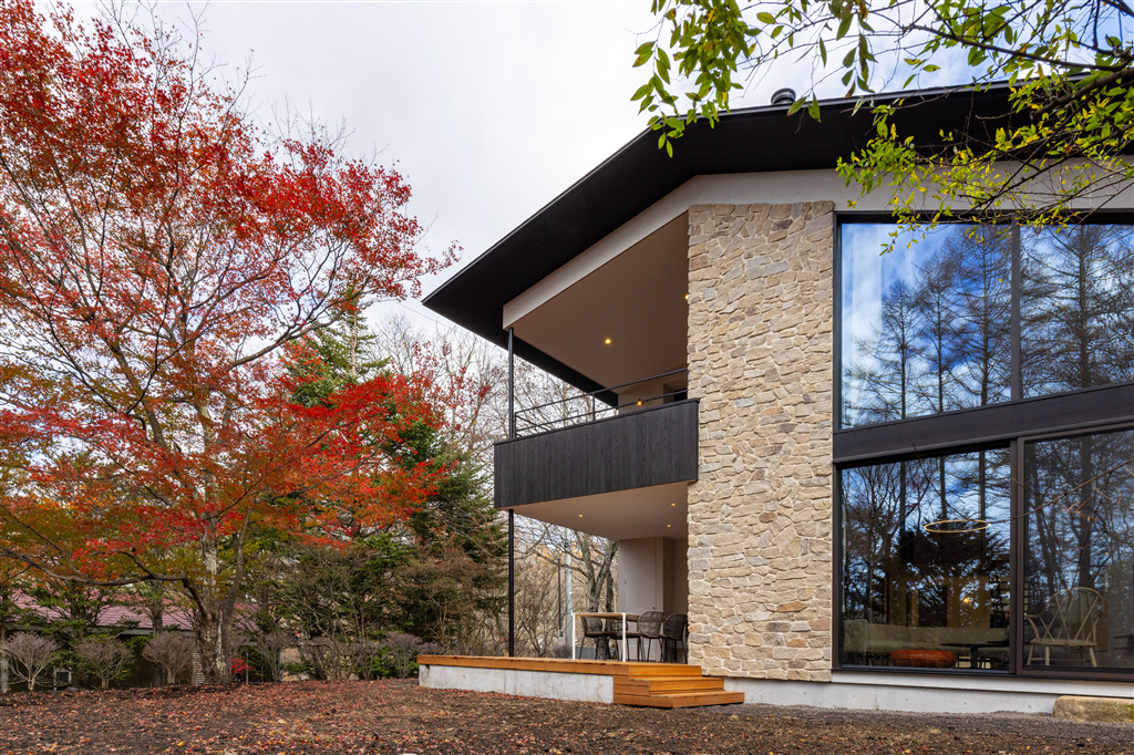 New Minamigaoka 3BR home with Mt Asama views and atrium living