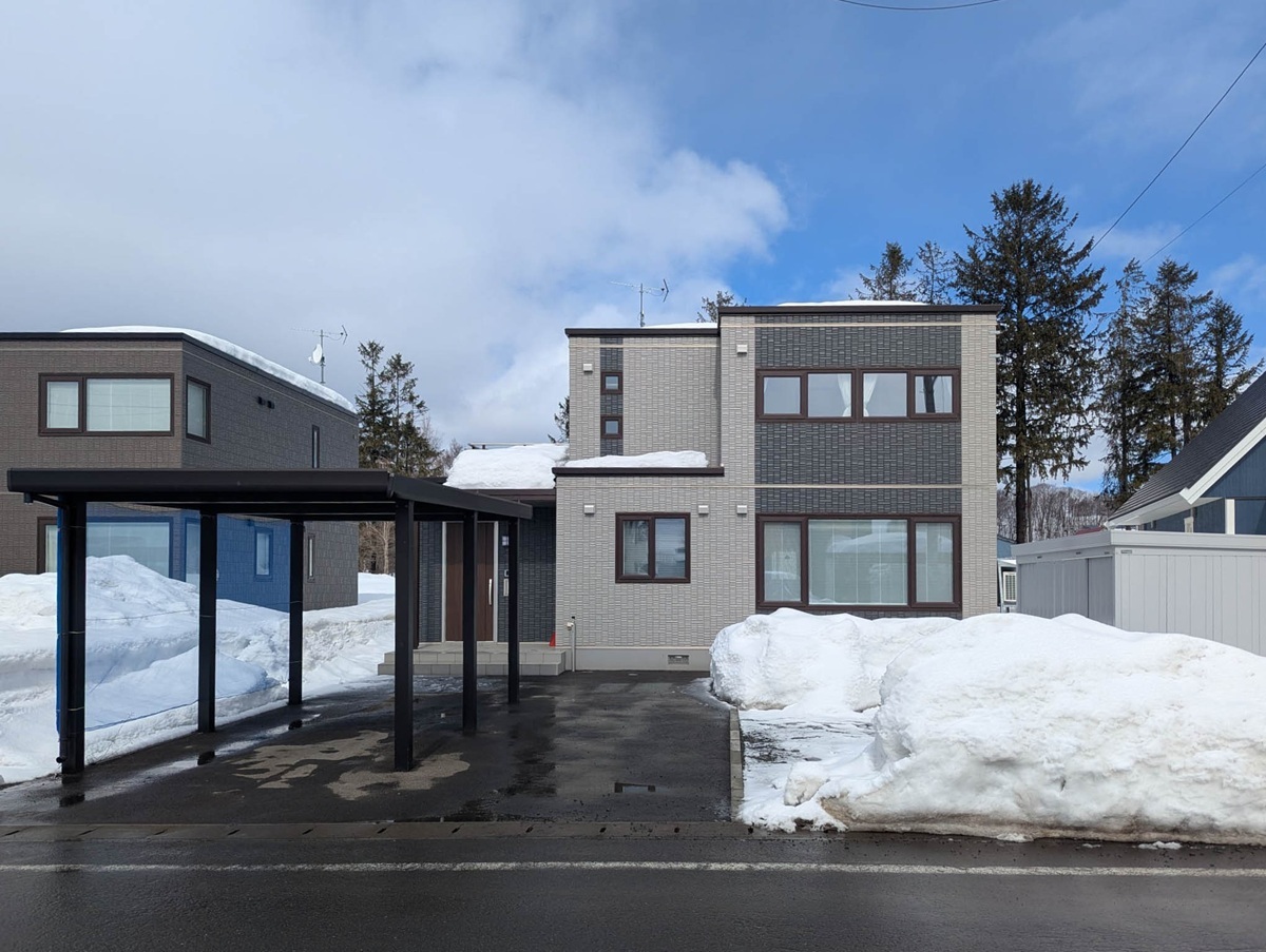 Modern Kutchan Home