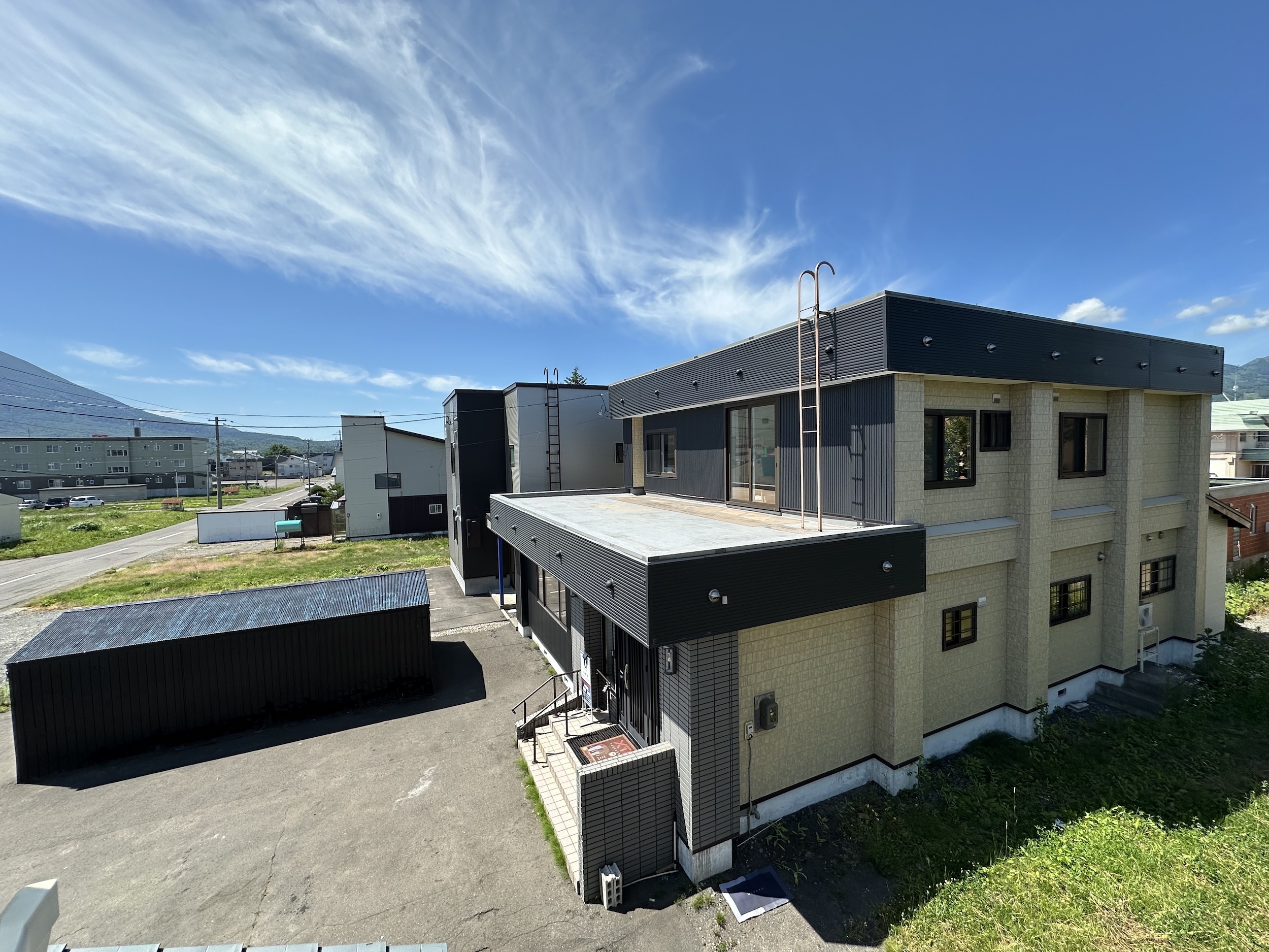 Detached Home in Kutchan: South-Facing Residential with Investment Potential