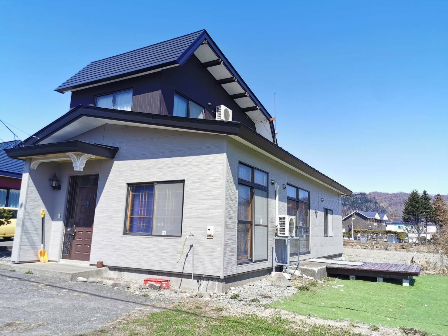 Lake Toya Gray House – 8% Yield Airbnb Business with Ryokan License