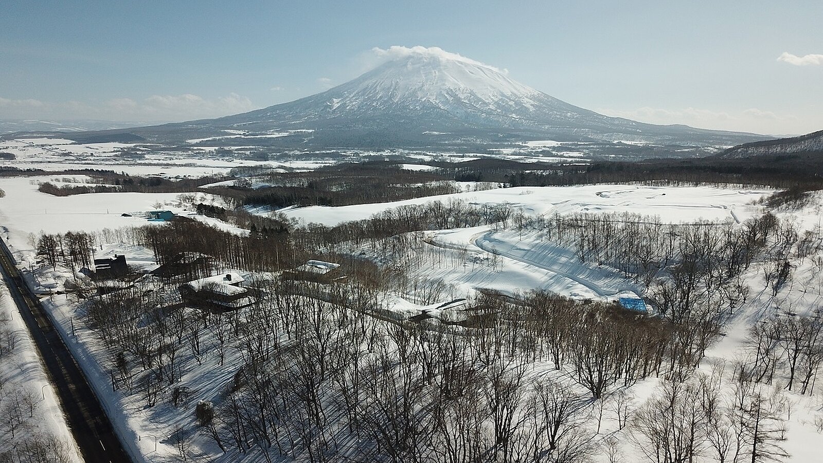 Niseko Realty Hanaridge Onsen Chalet Land 8