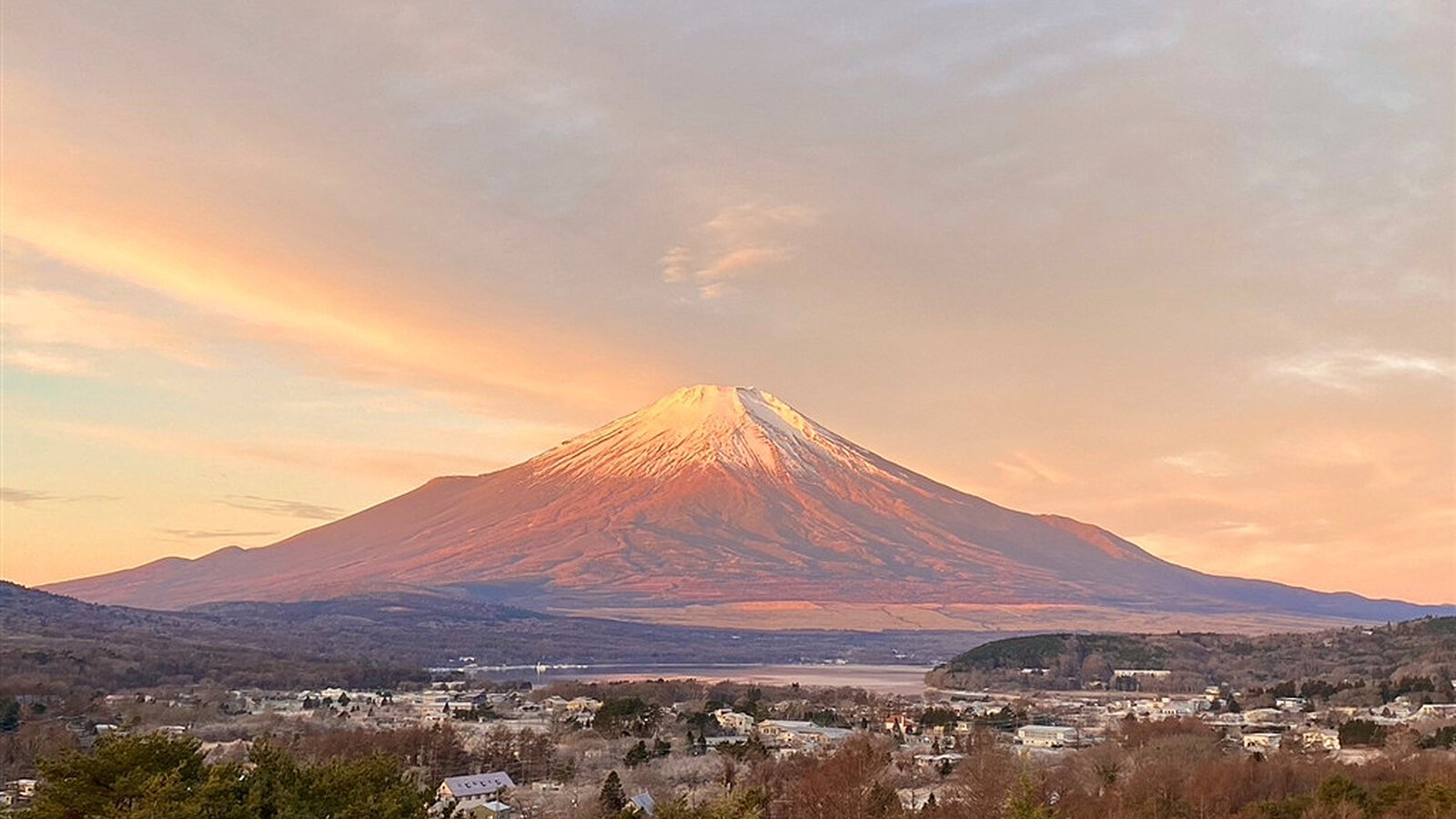 1 BR Condo with Mt Fuji Lake Yamanaka Views1