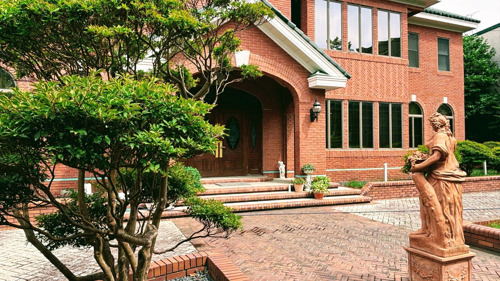 Sapporo staely house front
