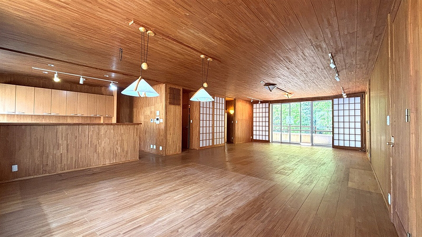 Award Winning 2 BR Condo with River Views15