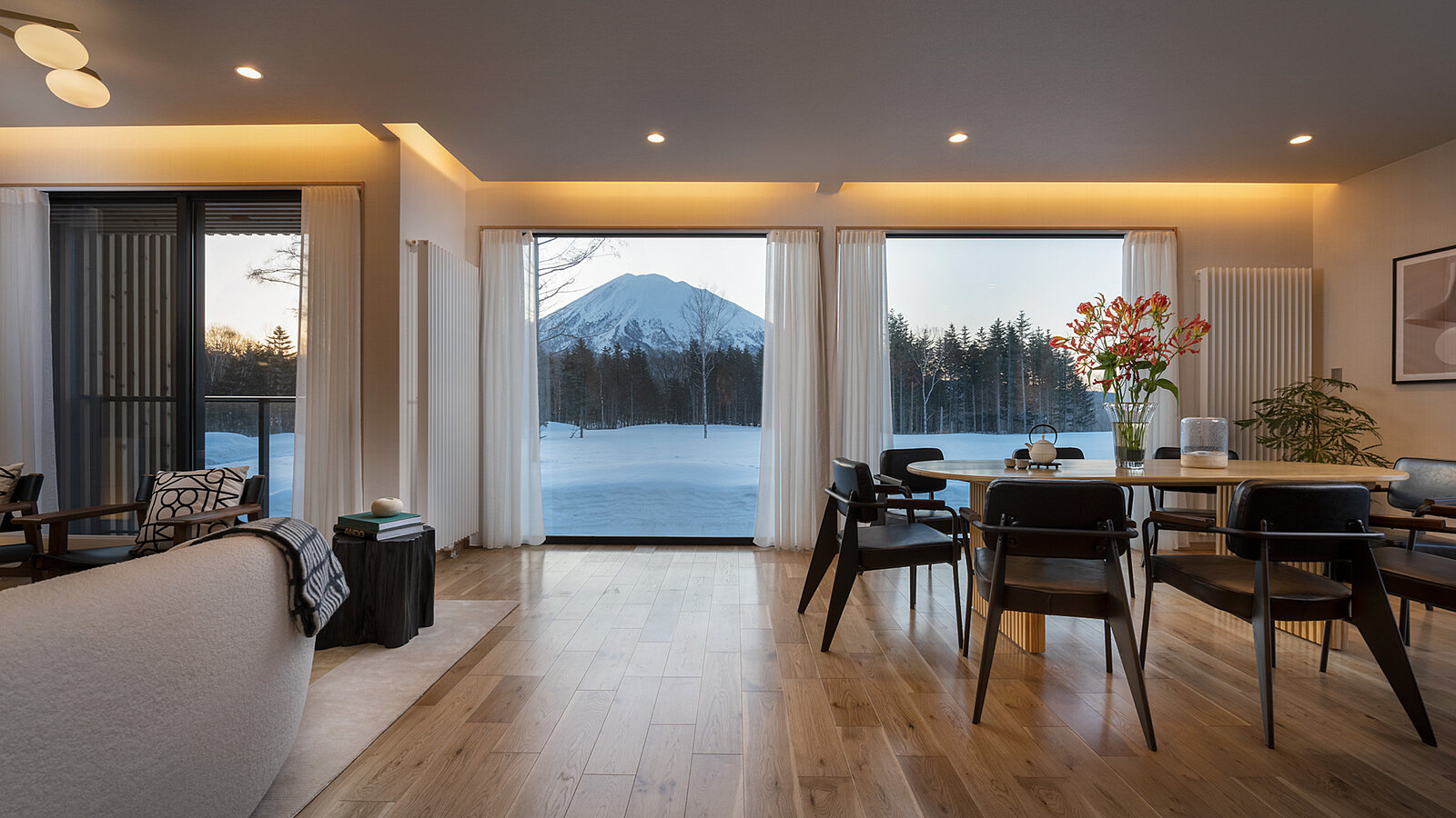 Awayuki Villa Ginto Hirafu 03