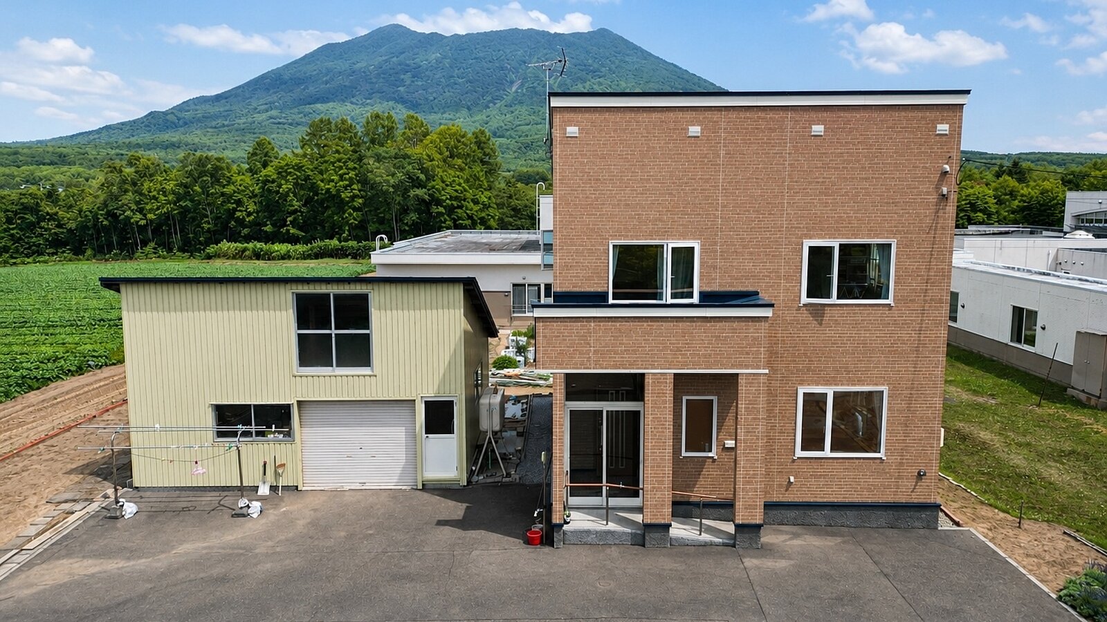 Makkari Hilltop House1