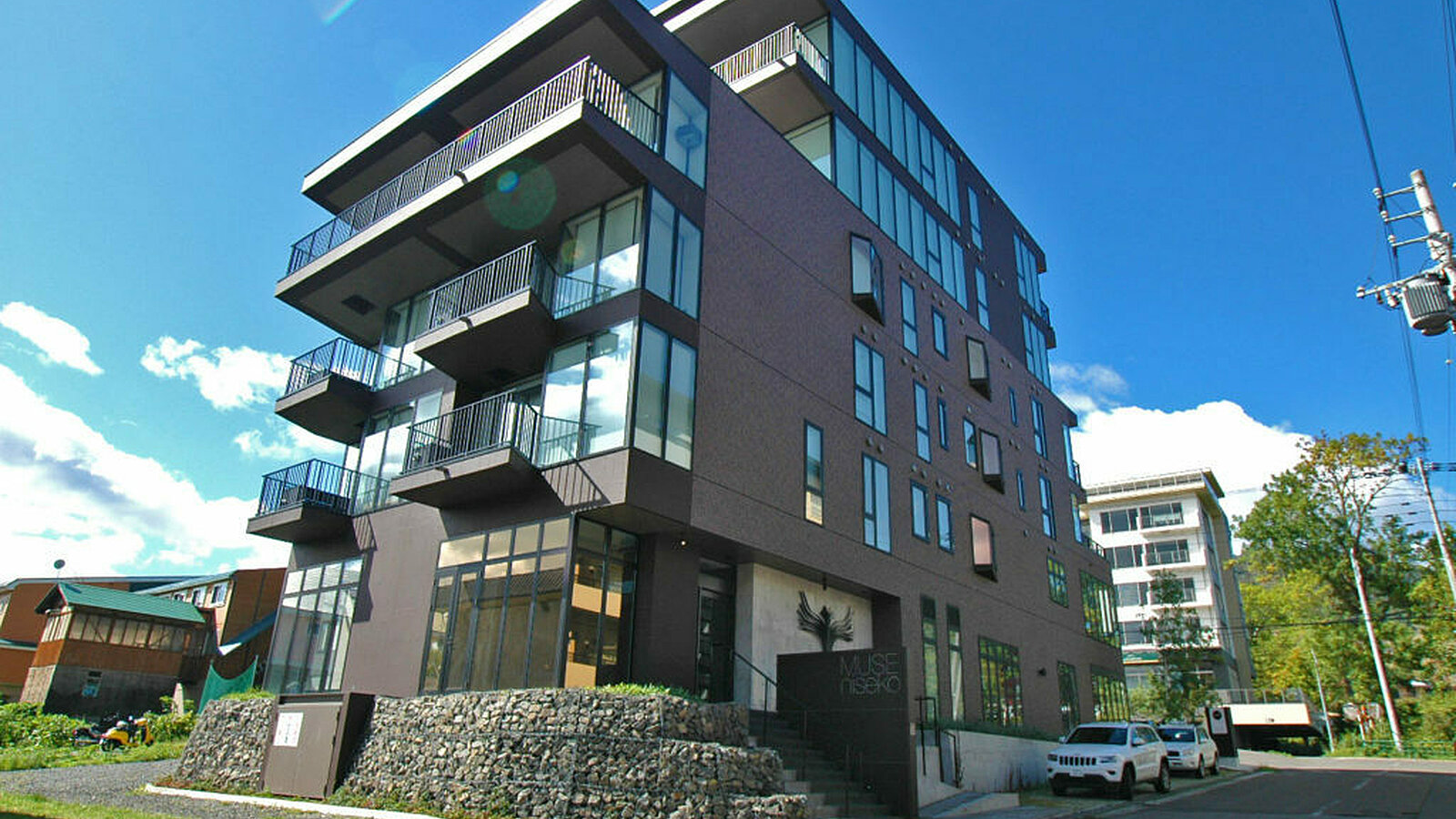 Muse Niseko exterior downhill view 1024x681