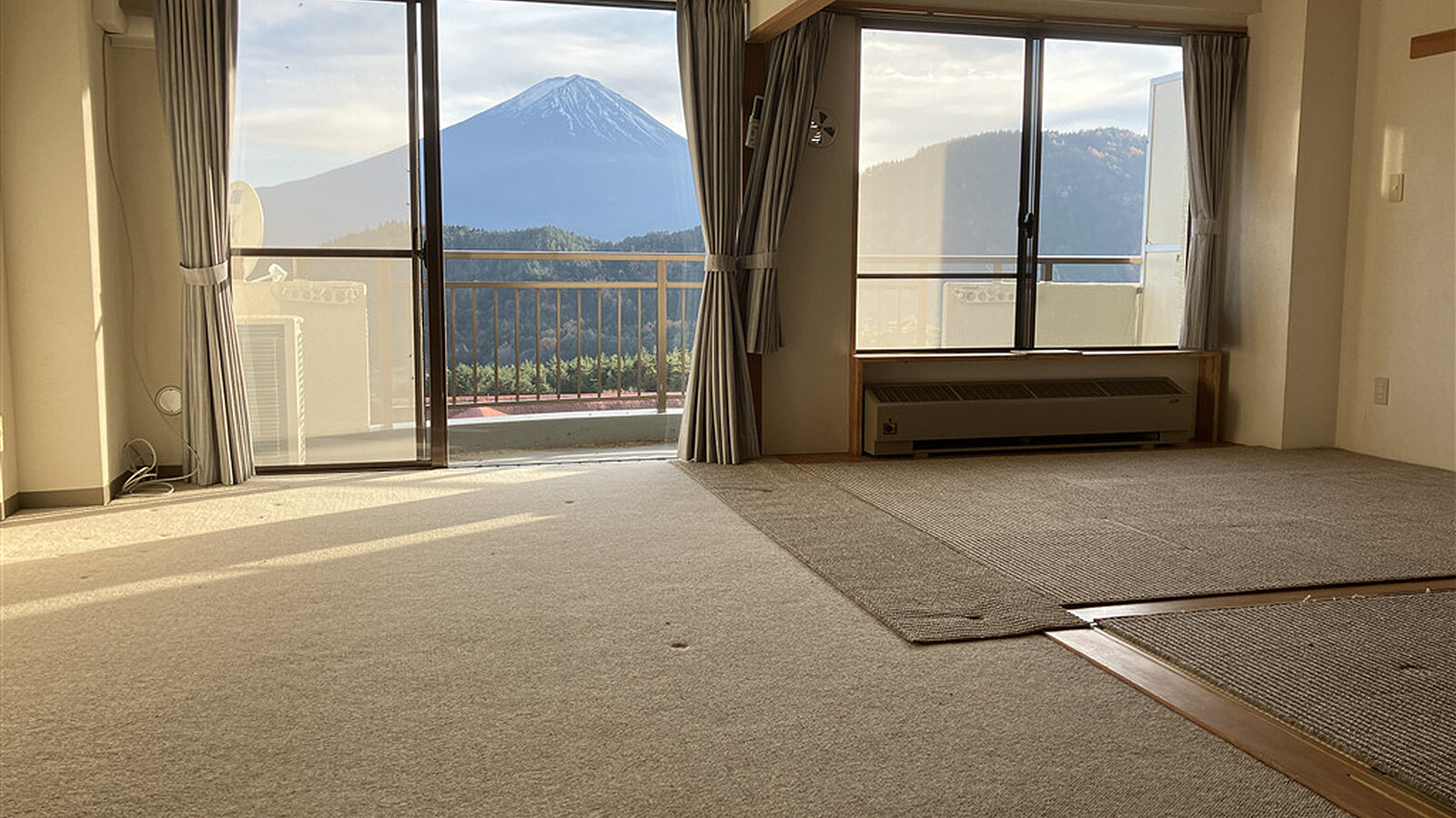 South Facing 1 BR Condo with Stunning Mt Fuji Views9