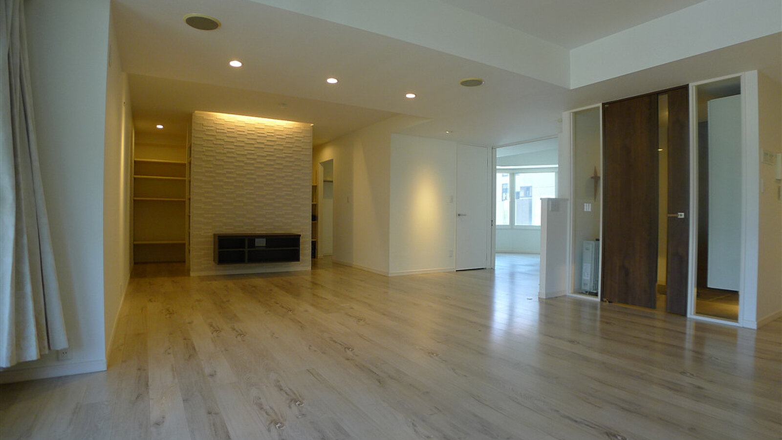 Spacious 1 BR Resort Condo with Curved Balcony Lake Views10