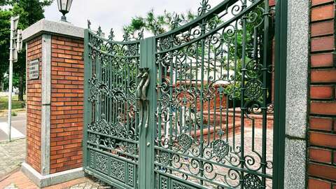 Sapporo staely house gate 2