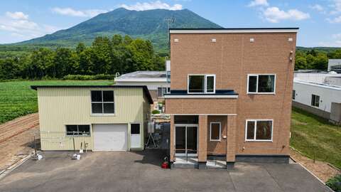 Makkari Hilltop House1
