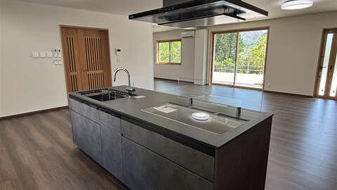 Luxury Single Story 4 BR Retreat with Mountain Views in Hakone11