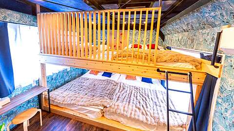 Blue Airbnb7