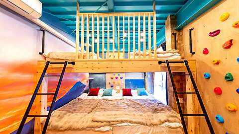 Blue Airbnb5