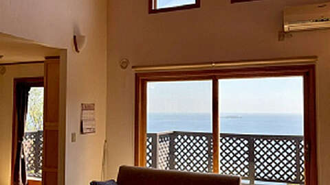 4 BR Hillside Home with Panoramic14