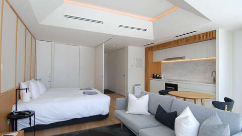 Skye Niseko open living2