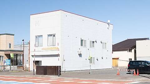 8 Commercial Building in Unbeatable Prime Location
