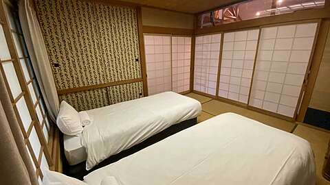 Annupuri Retro Lodge Bedroom 1 3