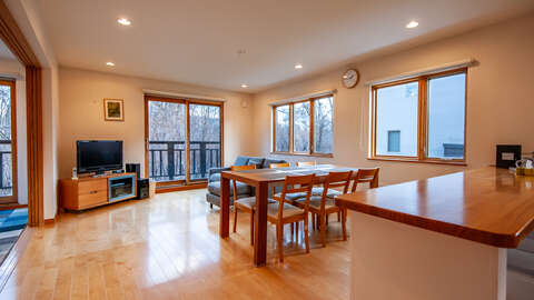 CR191 Daisetsuzan living room01 a 241121 1920x1080 HQ
