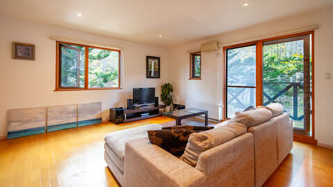 CR214 re shoot living room01 2411 1920x1080 HQ