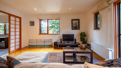 CR214 re shoot living room02 2411 1920x1080 HQ