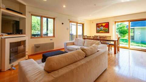 CR215 Tazawa Living Room01 a 1920x1080