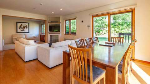 CR215 Tazawa Living Room01 b 1920x1080