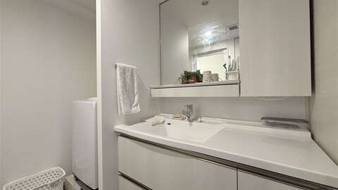 Corner Apartment with Dual Walk In11