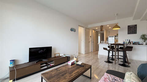 Corner Apartment with Dual Walk In14