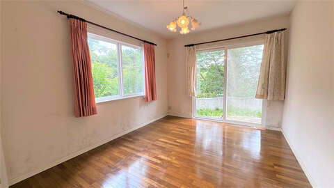 Corner Lot 4 BR Home with Sunroom13