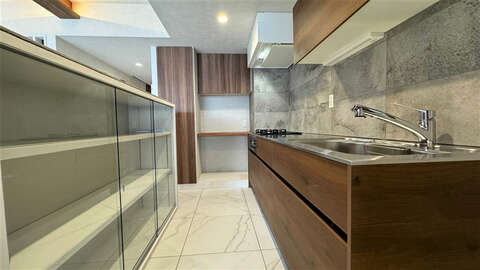Designer Renovated 1 BR with Ocean10