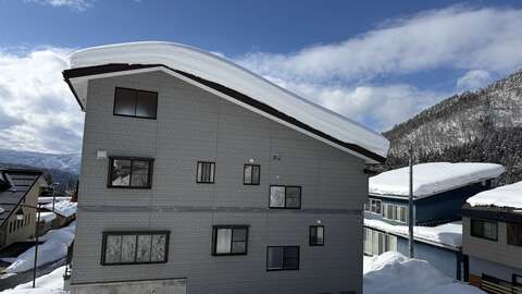 Exterior Winter View Sunny 3