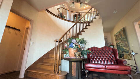 Hillside 3 BR Home with Private14